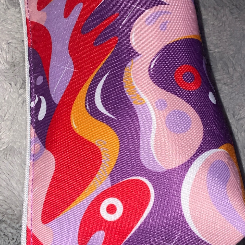 🌟Add-on🌟Clinique Colorful Abstract Pattern Pouch - Picture 4 of 7